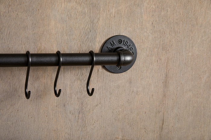 Klädstång m/6 st krokar Svart 615 mm Pipe System 